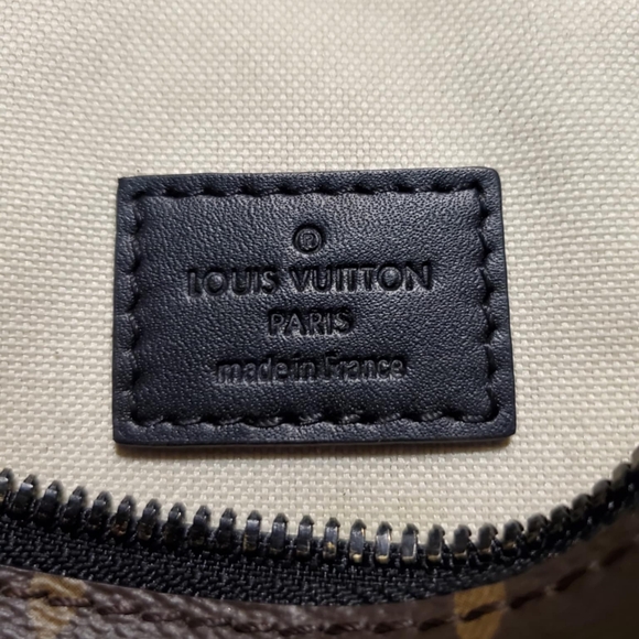 Louis Vuitton Poche Toilette Monogram - Picture 4 of 4